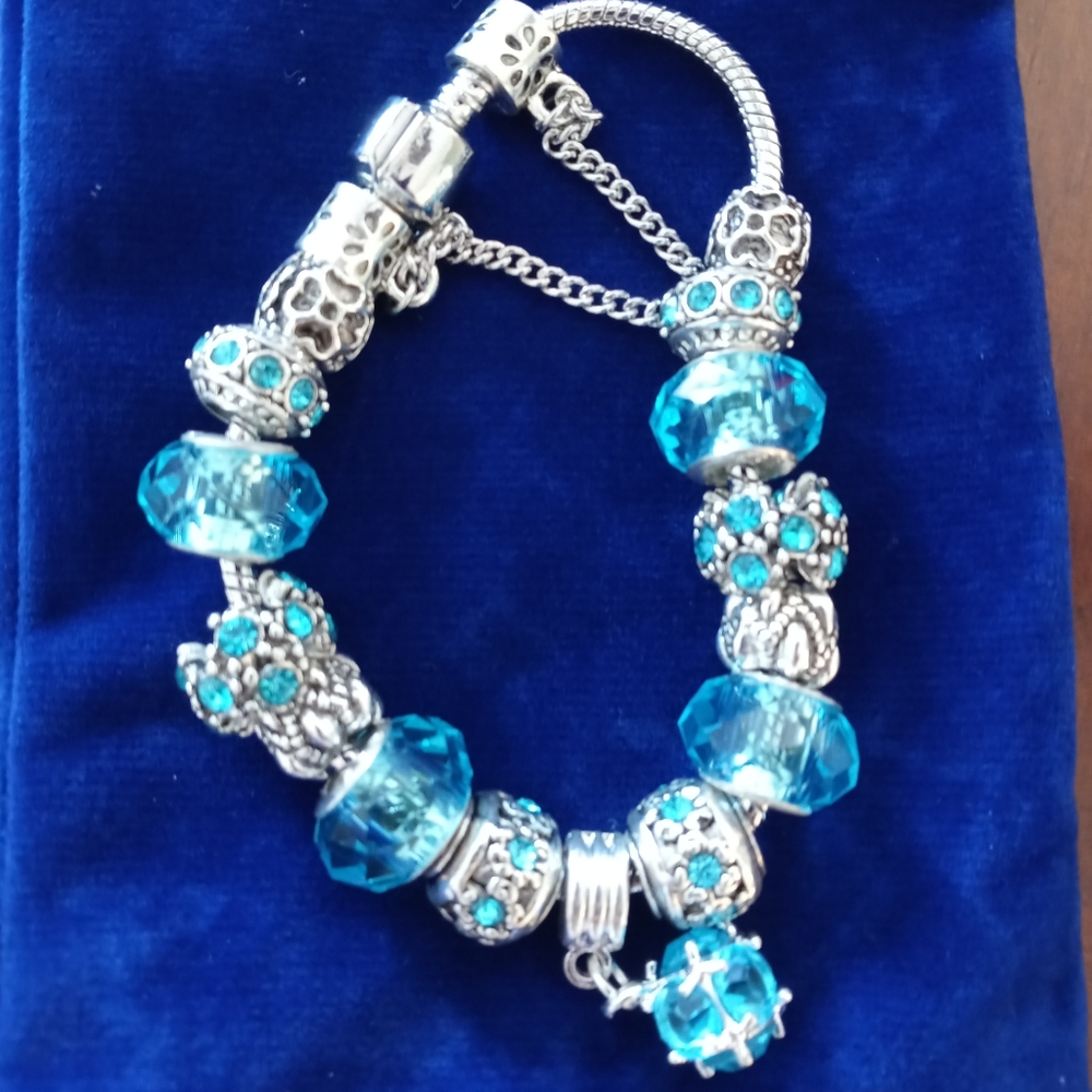 Charm bracelet